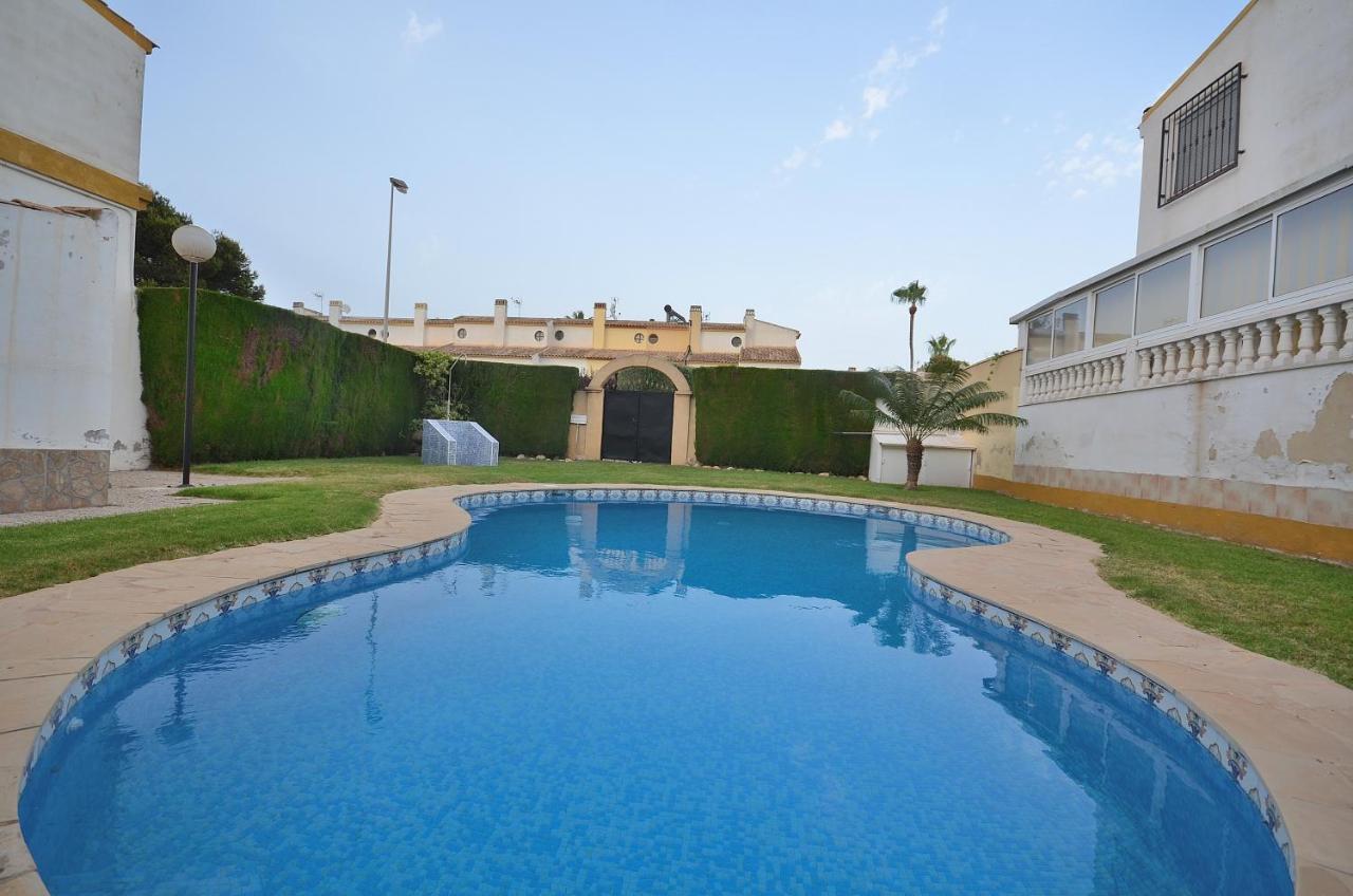 Agradable Adosado Con Piscina, Duchas Hidromasaje Villa Torrevieja Exterior photo